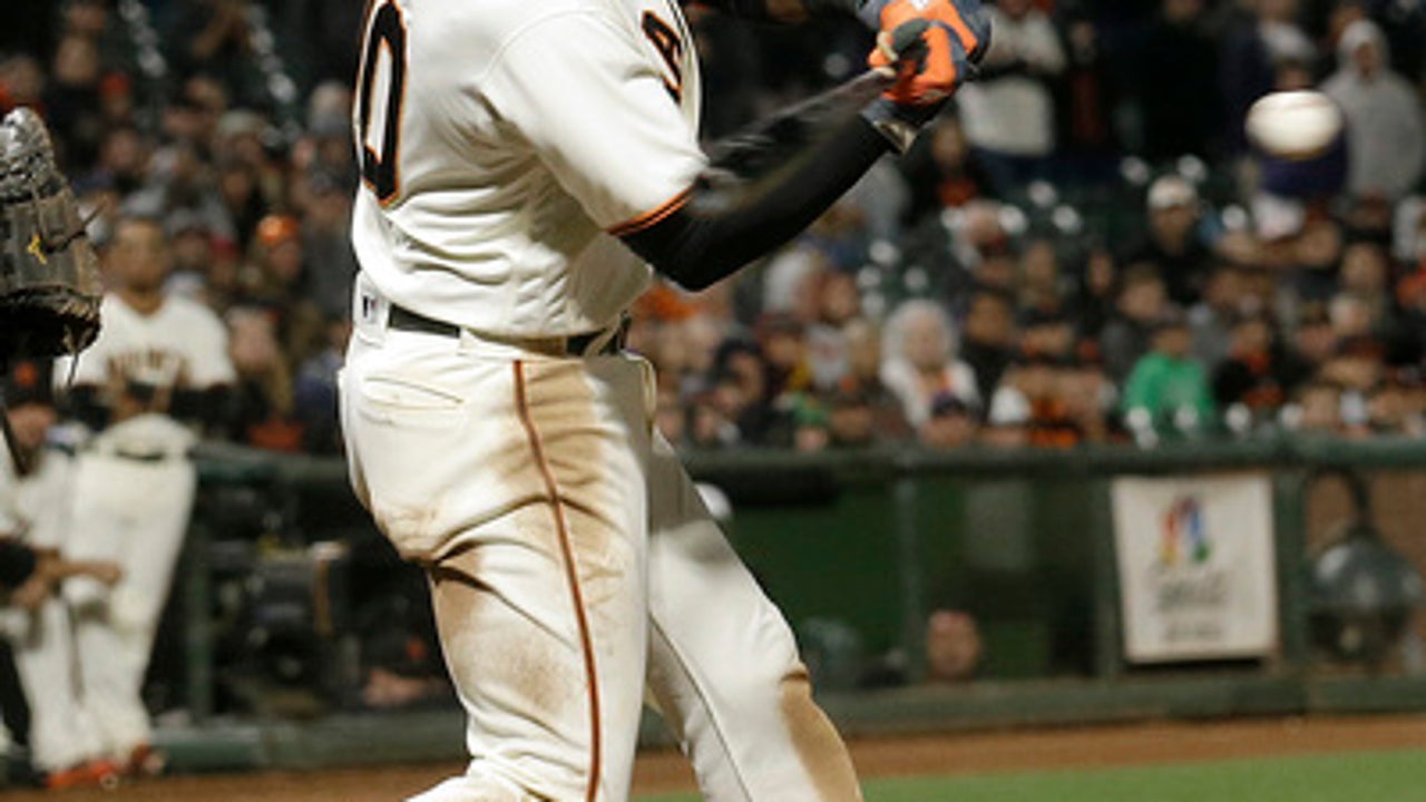 Giants rock Pirates to help Bumgarner earn first win (Jul 25, 2017)